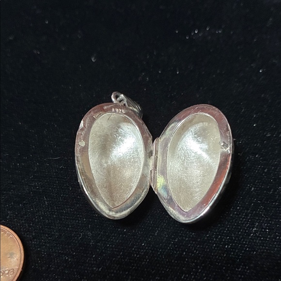 Vintage rare sterling silver egg locket - Picture 7 of 16
